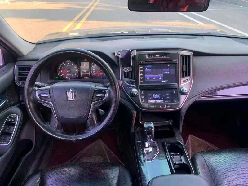 广州17年丰田皇冠5