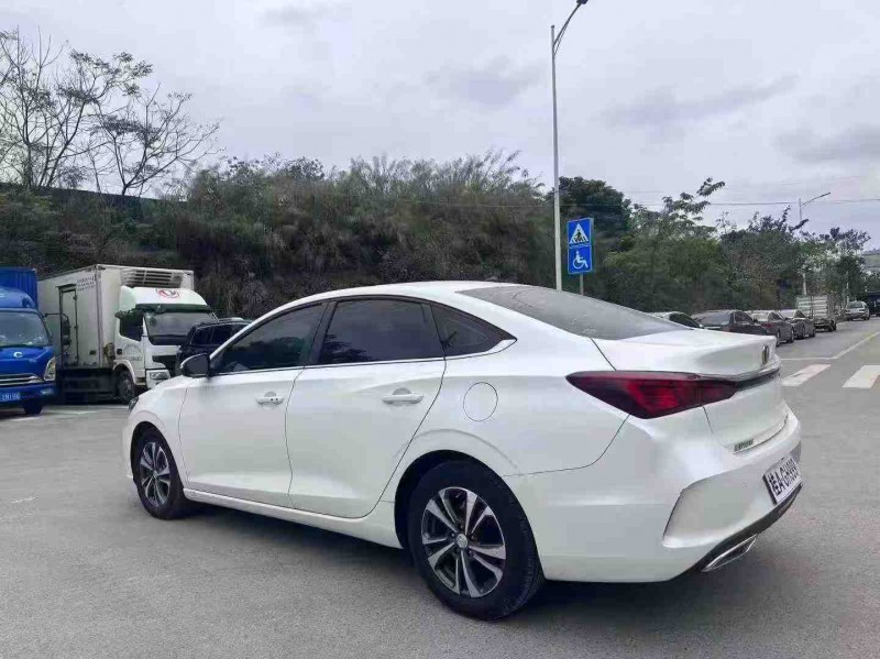 南宁21年长安汽车逸动8