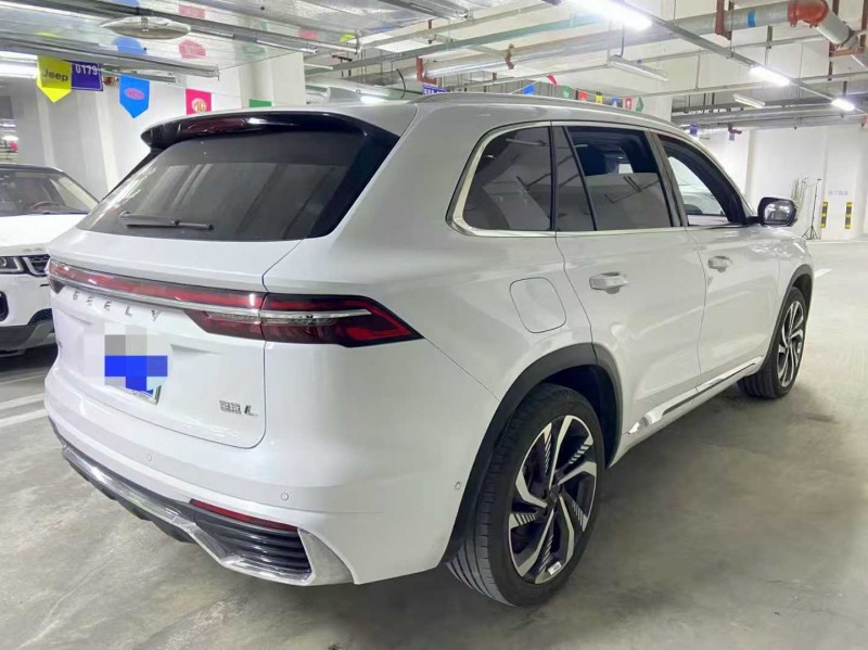 成都23年吉利星越8