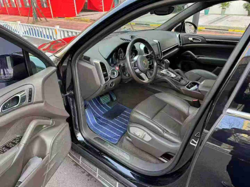 嘉兴17年保时捷卡宴5