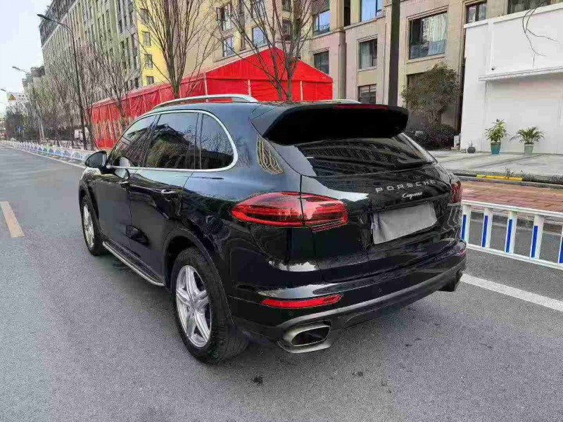 嘉兴17年保时捷卡宴8