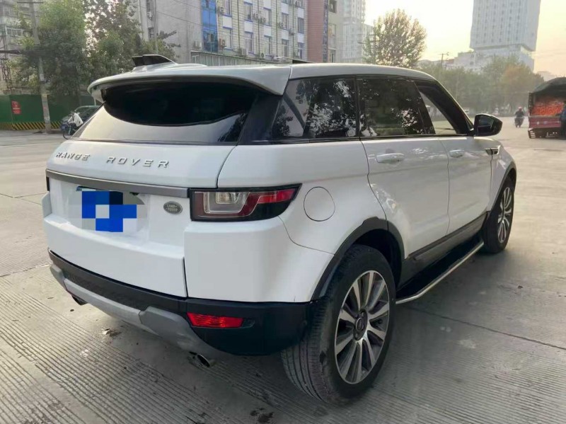 成都18年路虎极光8