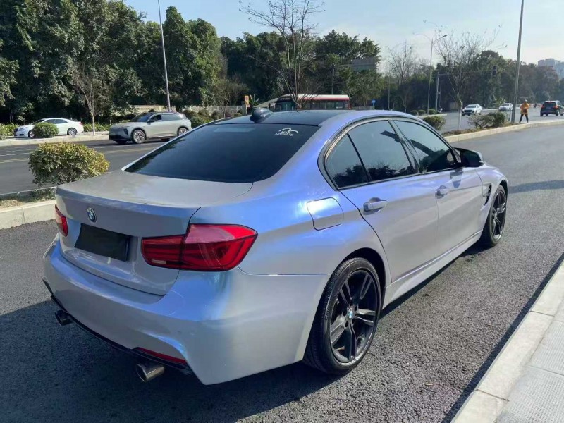 成都18年宝马3系8