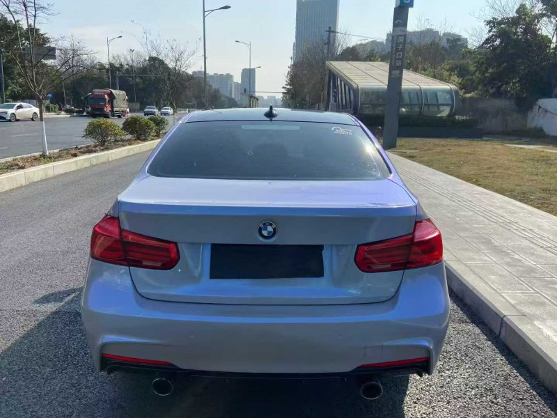 成都18年宝马3系9