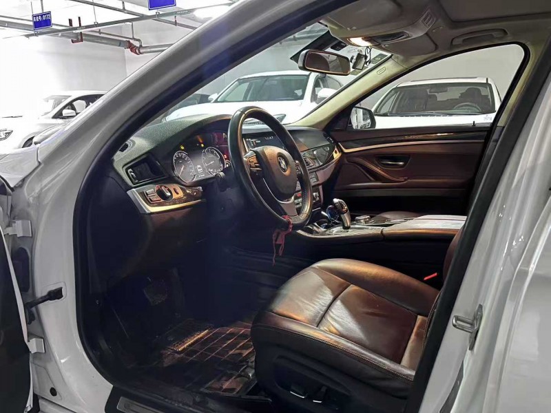 成都16年宝马5系4