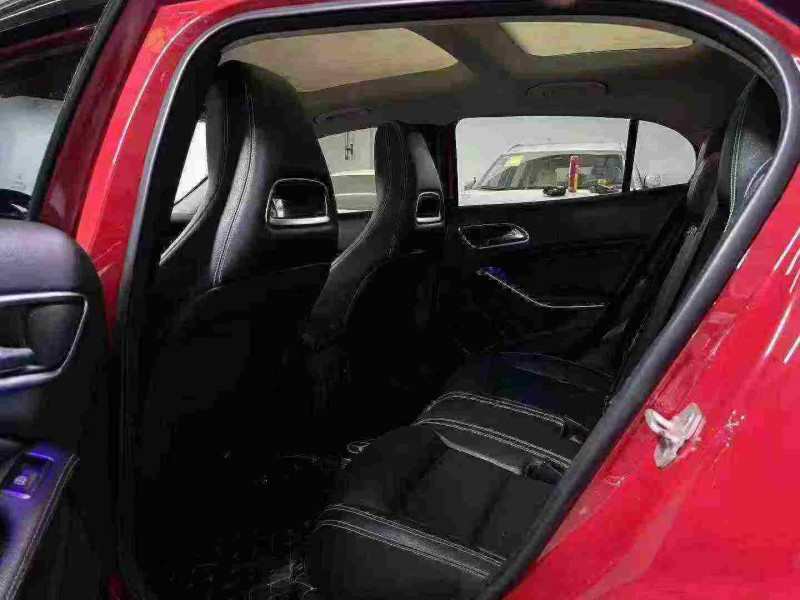 成都16年奔驰GLA5