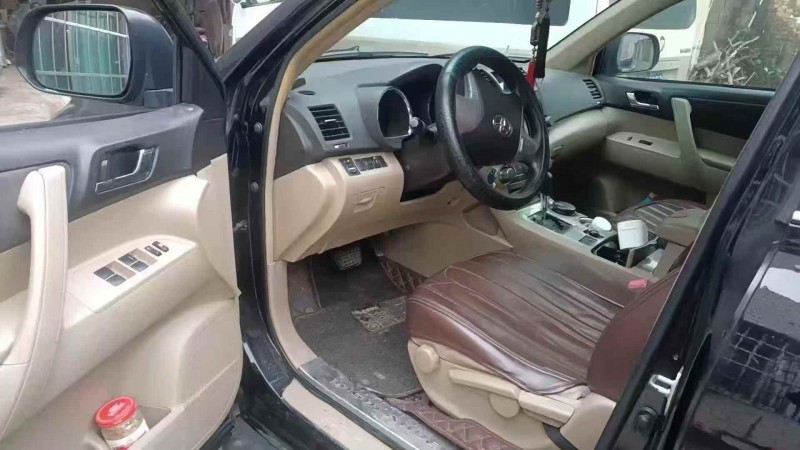 保定13年丰田汉兰达5