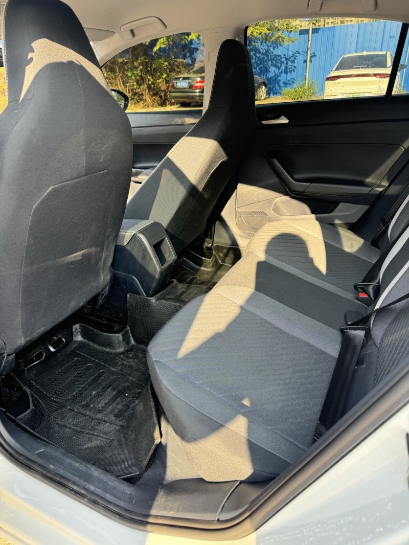 南宁25年大众朗逸5