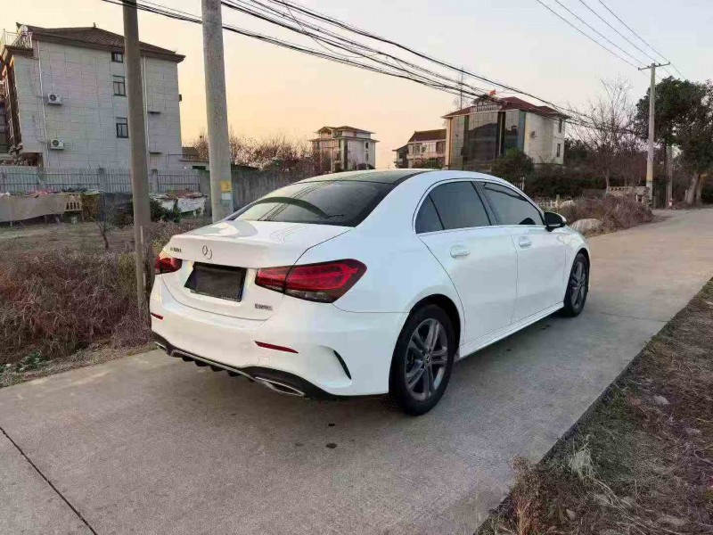湖州22年奔驰A8