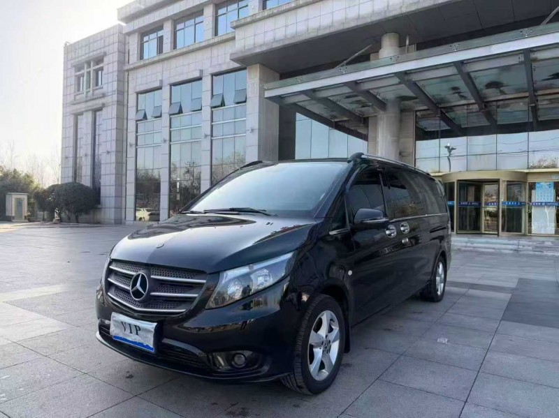 威海19年奔驰威霆2