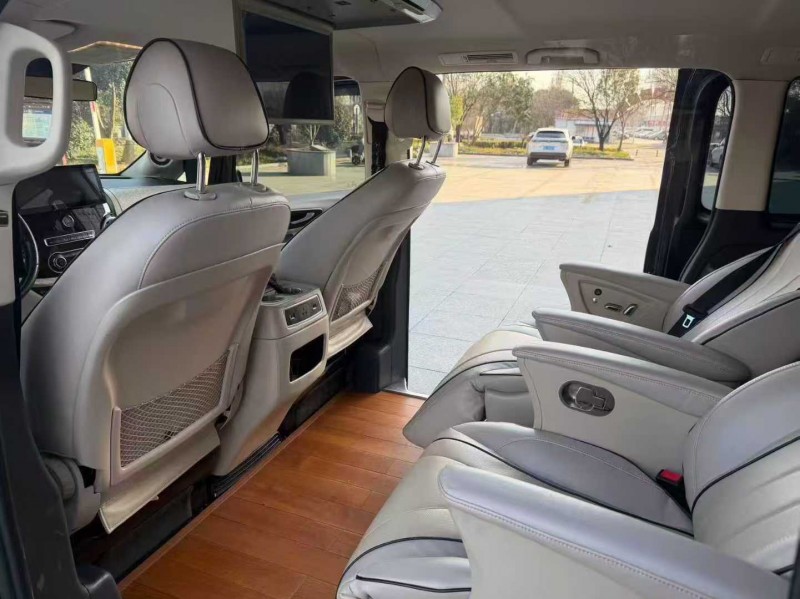 威海19年奔驰威霆5