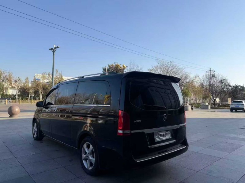 威海19年奔驰威霆7