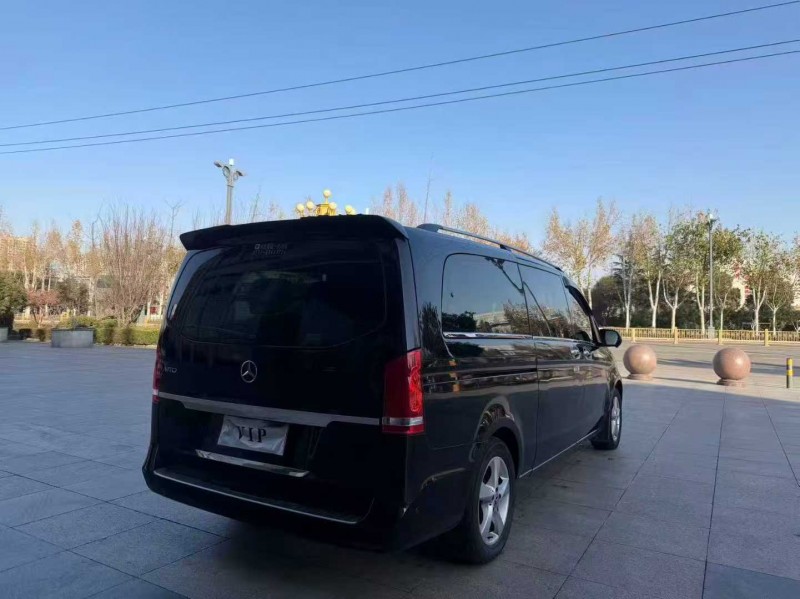 威海19年奔驰威霆8