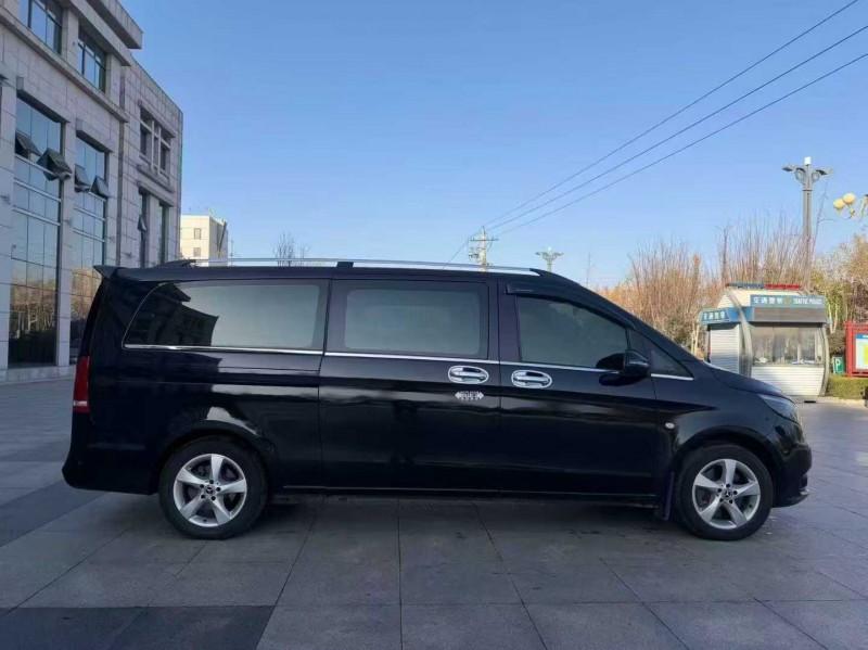 威海19年奔驰威霆9