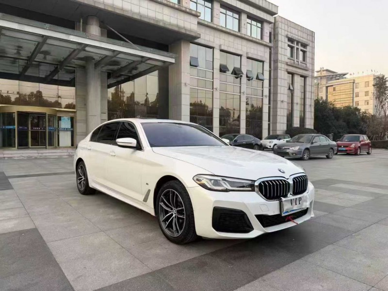 济宁23年宝马5系3