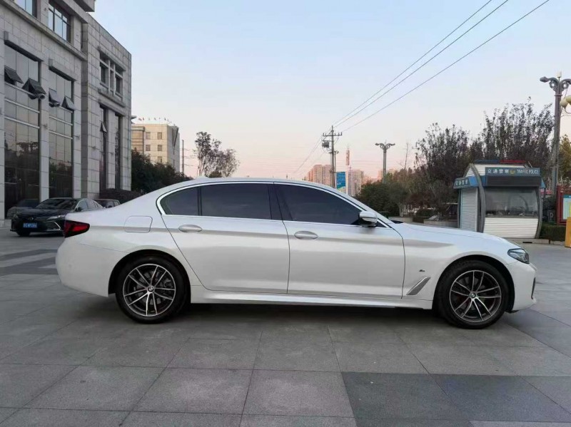 济宁23年宝马5系9