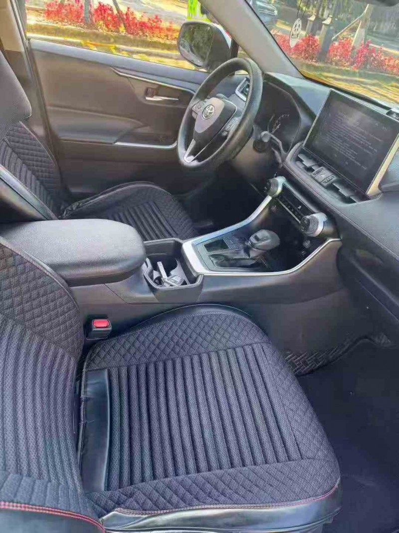 思茅23年丰田RAV4荣放5