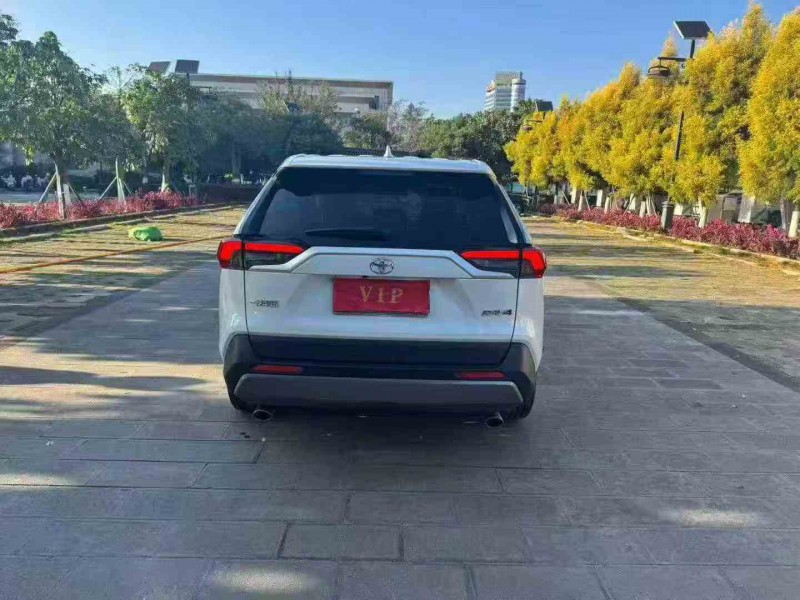 思茅23年丰田RAV4荣放7