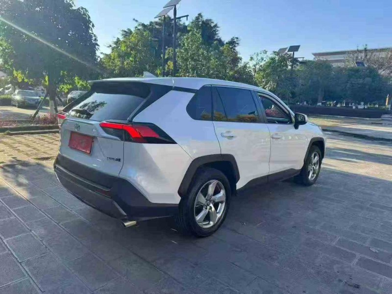 思茅23年丰田RAV4荣放8