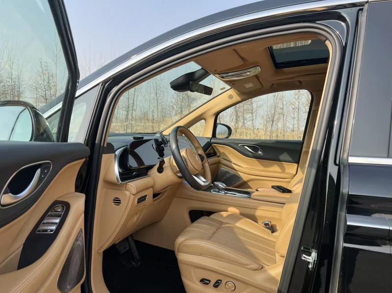 盐城24年岚图汽车梦想家4