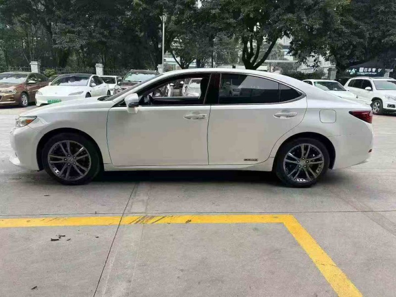 重庆14年雷克萨斯ES4