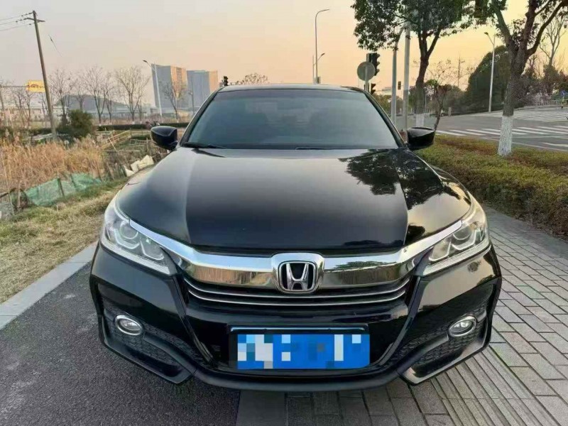 嘉兴18年本田雅阁1