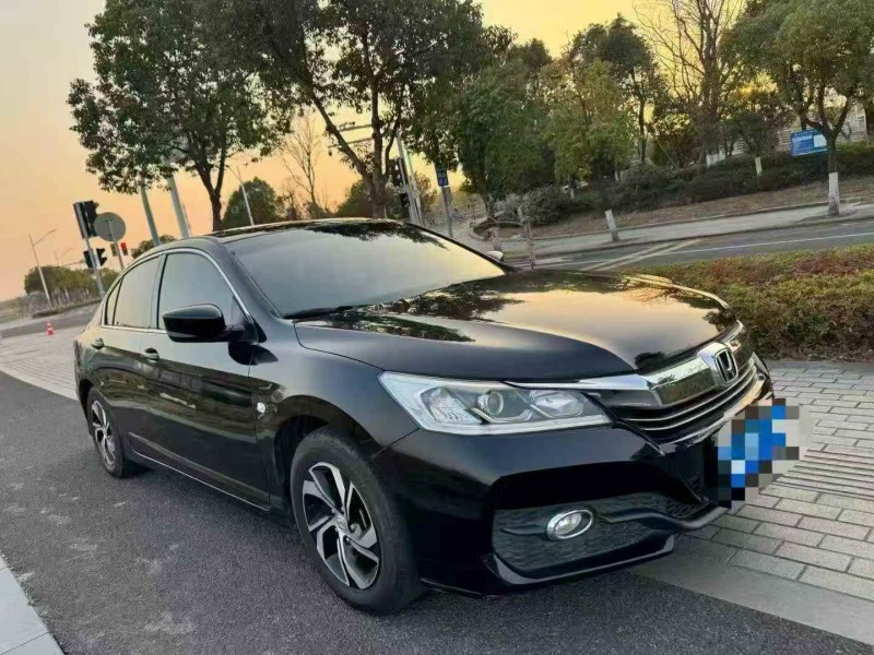 嘉兴18年本田雅阁3