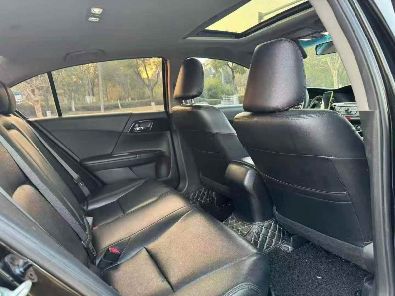 嘉兴18年本田雅阁4