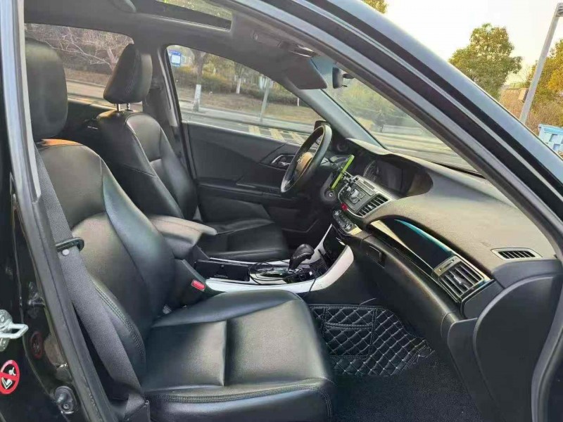 嘉兴18年本田雅阁5