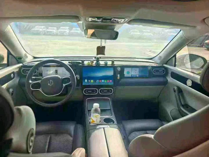 菏泽23年零跑汽车C116