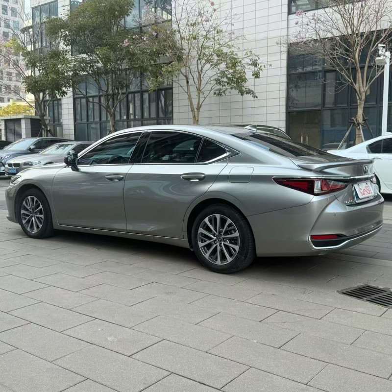 佛山23年雷克萨斯ES7