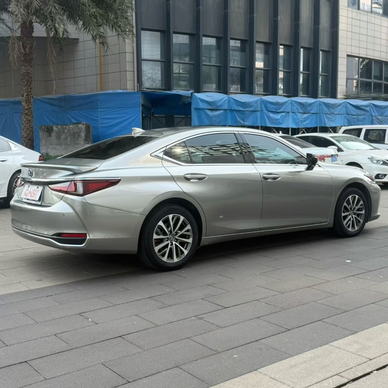 佛山23年雷克萨斯ES8