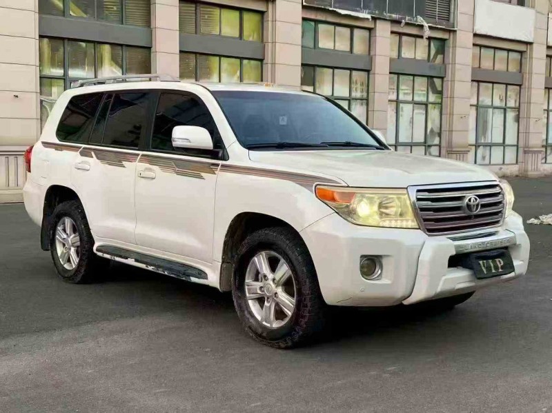 南平16年丰田兰德酷路泽3