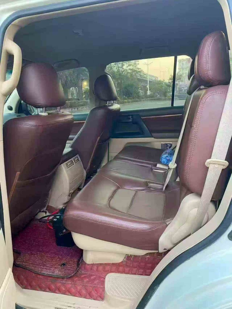 南平16年丰田兰德酷路泽6