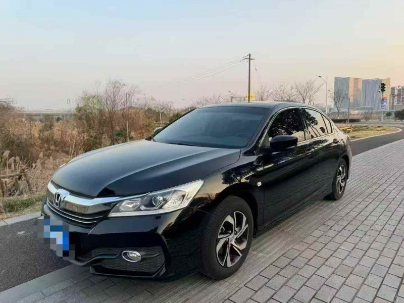 衢州18年本田雅阁3