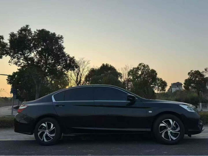 衢州18年本田雅阁4