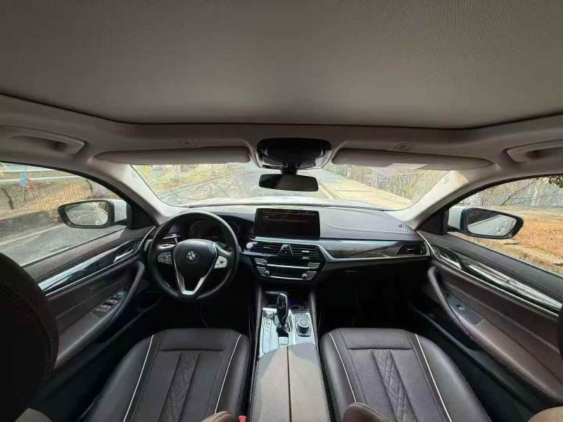 吉安22年宝马5系5