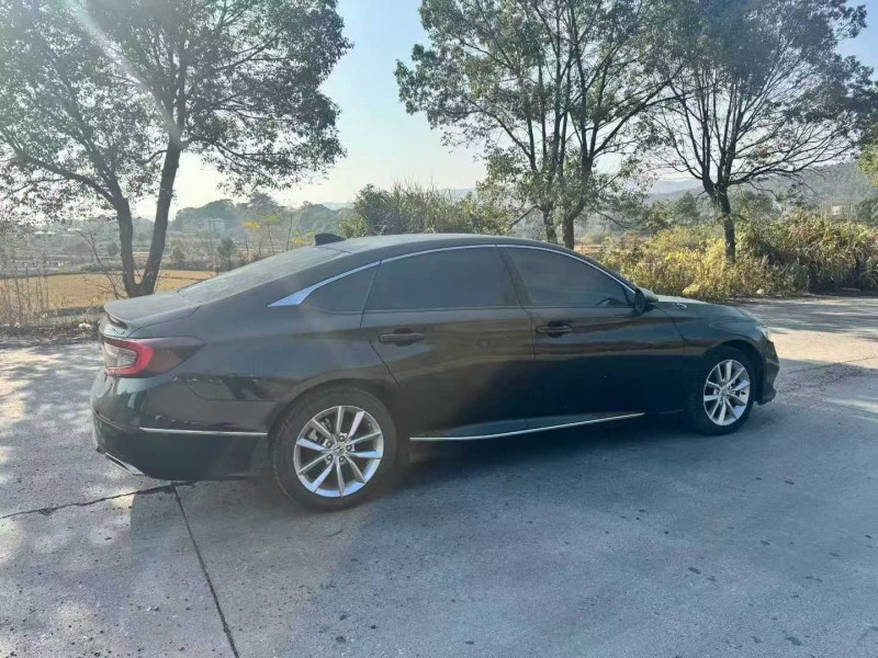 南昌21年本田雅阁8