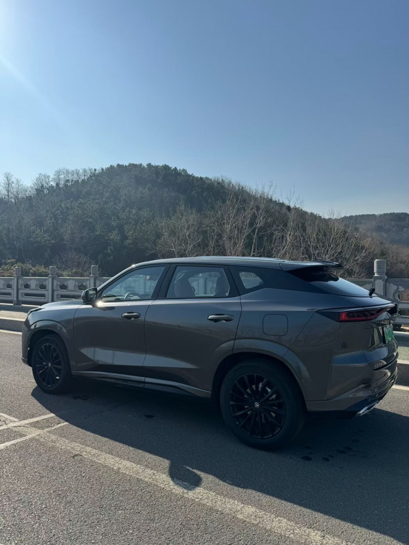 青岛25年长安汽车UNI8