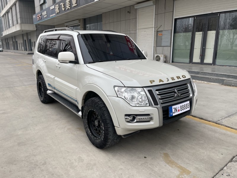 济宁19年三菱帕杰罗3