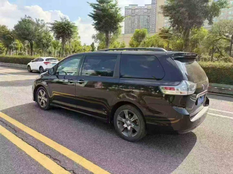 湛江17年丰田塞纳7