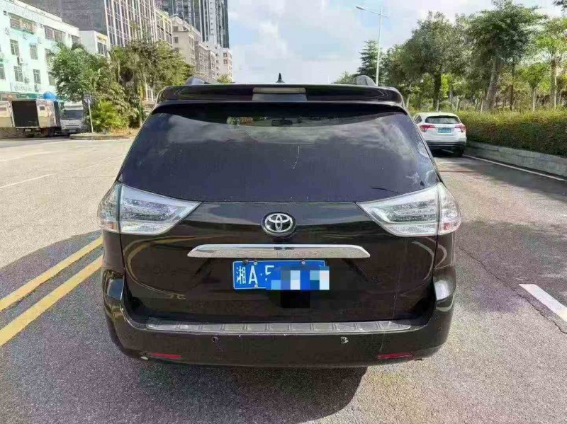 湛江17年丰田塞纳9