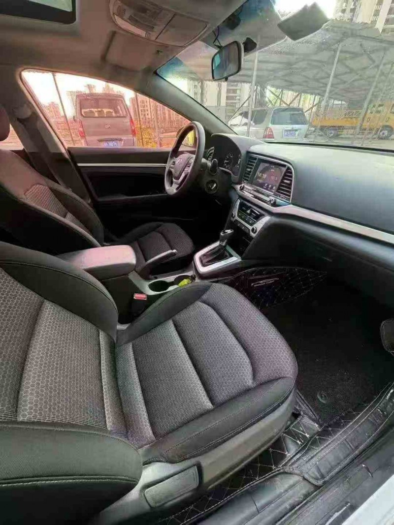 张家界18年现代领动5