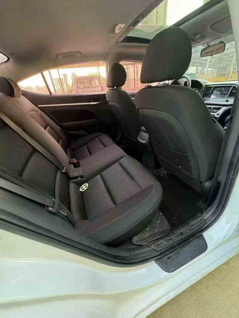 张家界18年现代领动7