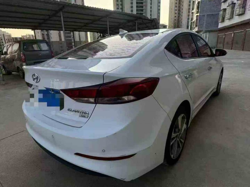 张家界18年现代领动8