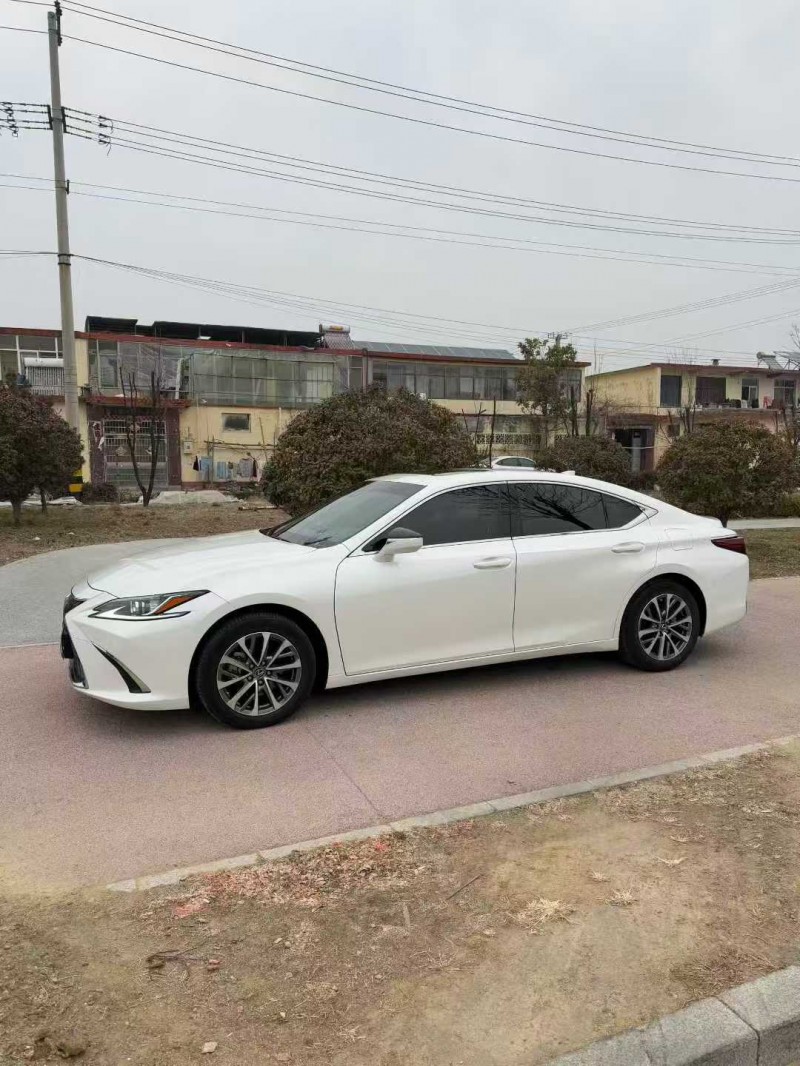 枣庄23年雷克萨斯ES2