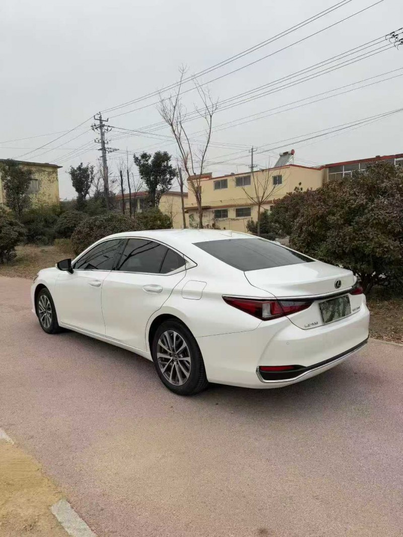 枣庄23年雷克萨斯ES7