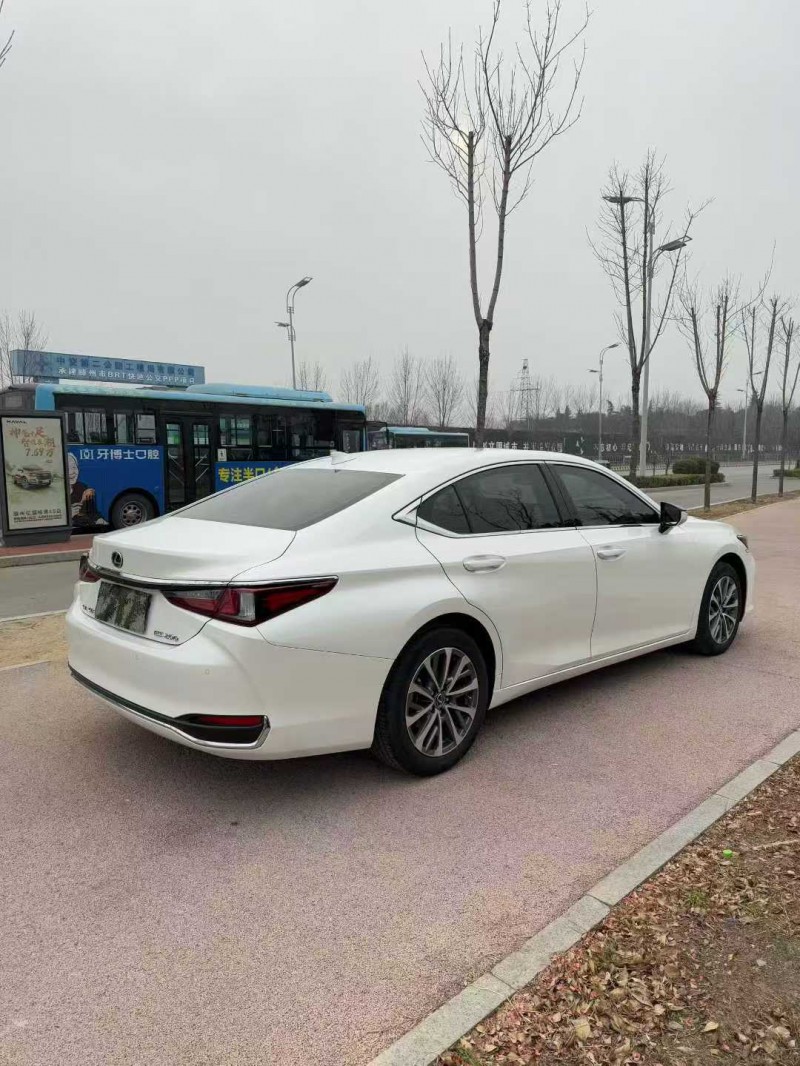 枣庄23年雷克萨斯ES8