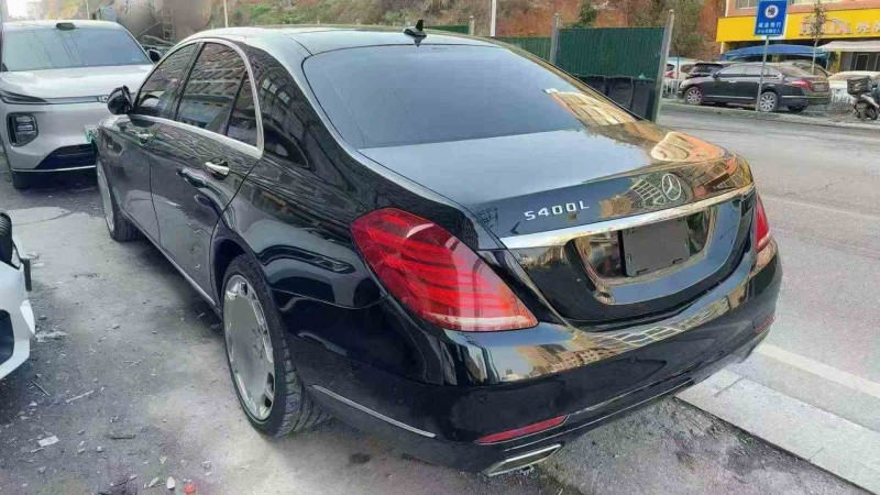 张家界16年奔驰S9