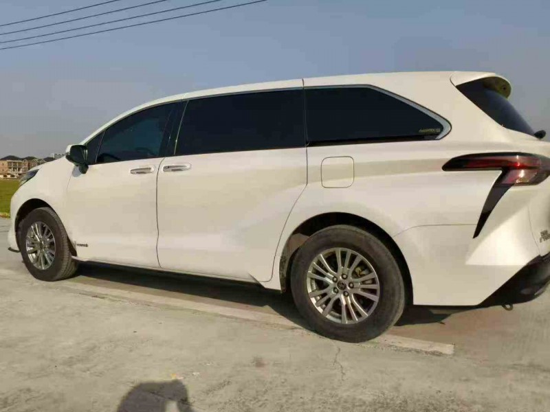 嘉兴22年丰田塞纳8